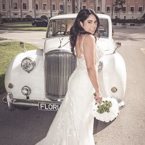 Elegant Ivory Lace Bridal Gown